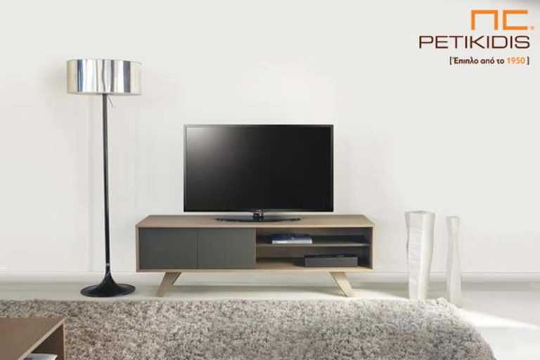 Έπιπλο tv Sixty από ξύλο δρυς και λεπτομέρειες λάκας.