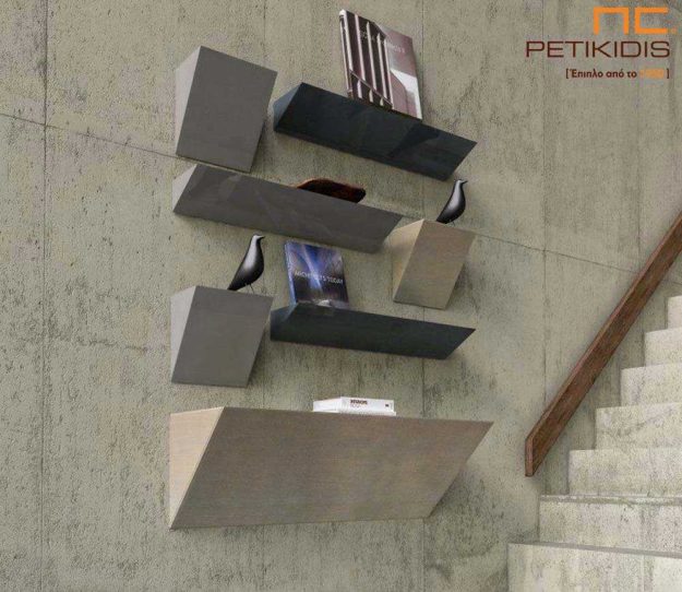 Κλασική Τραπεζαρία Κονσόλα Double από ξύλο δρυς και λάκα. Ο ιδιαίτερος σχεδιασμός του δημιουργεί μια επιτοίχια σύνθεση με ράφια.Το τελευταίο κομμάτι προς τα κάτω έχει δυνατότητα αποθηκευτικού χώρου.