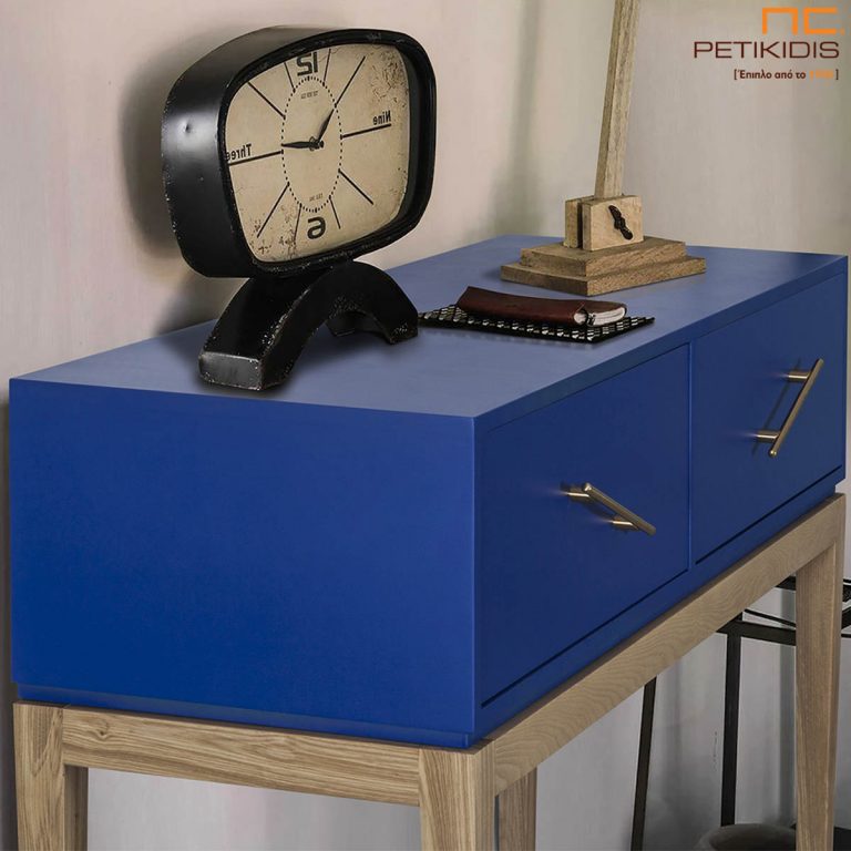 Κονσόλα Ronnie από ξύλο δρυς και λάκα. Διαθέτει δύο συρτάρια και είναι ιδανικό για μικρούς χώρους. Λεπτομέρεια.