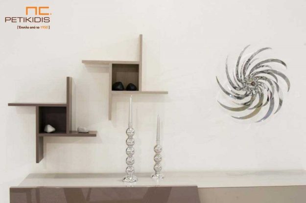 Επιτοίχια τετράγωνα διακοσμητικά ράφια Loft σε λάκα γκρι.