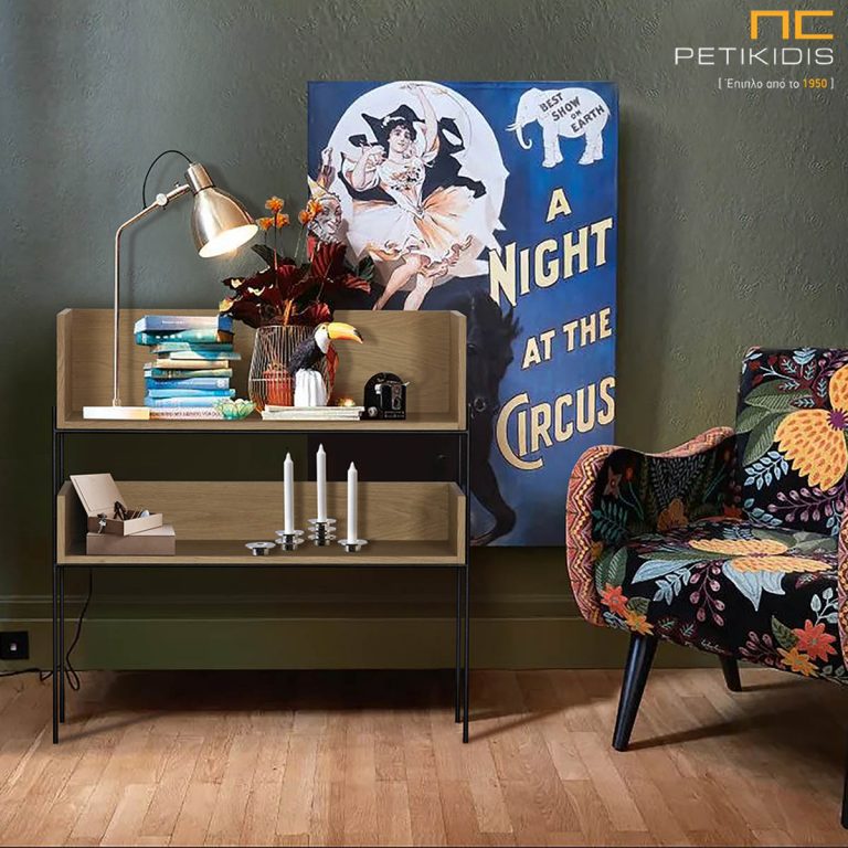 Κονσόλα με ράφια Frank από ξύλο δρυς και μεταλλικό σκελετό. Ιδανικό για χώρους εισόδου και για το σαλόνι. Έχει δυνατότητα ευελιξίας στη χρήση από κονσόλα έως και μικρή ραφιέρα και βιβλιοθήκη.