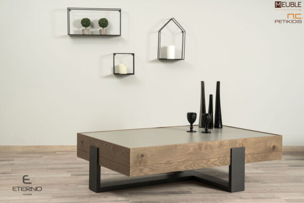 Ένα παραλληλόγραμμό μοντέρνο με αφαιρετικό ύψος είναι το τραπεζάκι Life. Διαθέτει συρτάρι που εξυπηρετεί τις ανάγκες αποθήκευσης. Τα υλικά κατασκευής του είναι το ξύλο δρυς ρουστίκ σε συνδυασμό με λάκα γκοφρέ.