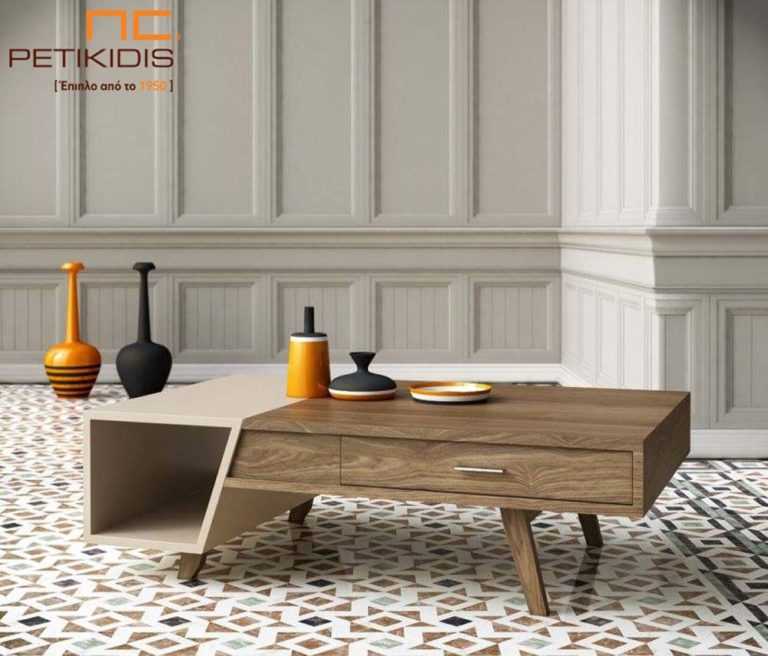 Τραπεζάκι σαλονιού Como από ξύλο καρυδιάς και λάκα.Διαθέτει ένα μεγάλο συρτάρι.