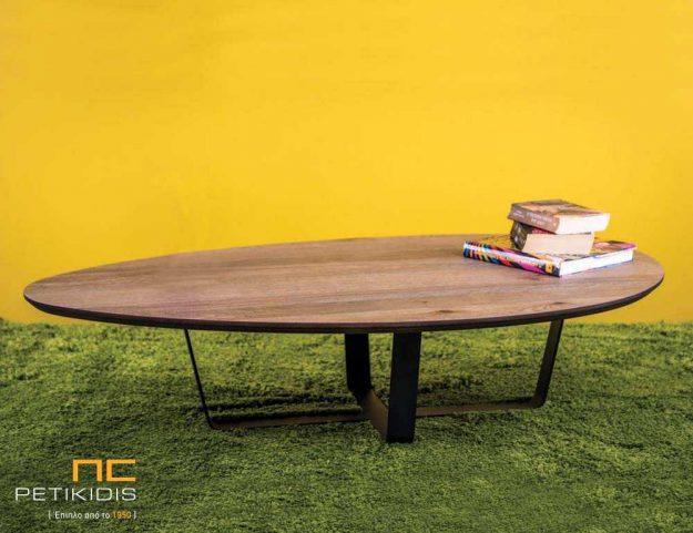 Τραπεζάκι σαλονιού Stone από ξύλο δρυς ρουστίκ και μεταλλικά πόδια. Ιδιαίτερο σχήμα και ιδανικό για μικρούς χώρους.