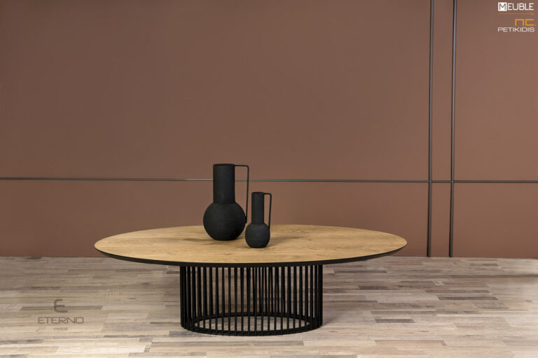 Τραπέζι καθιστικού Secret σε σχήμα οβάλ, κατασκευασμένο με μεταλλική βάση και ξύλινο ρουστίκ καπάκι.