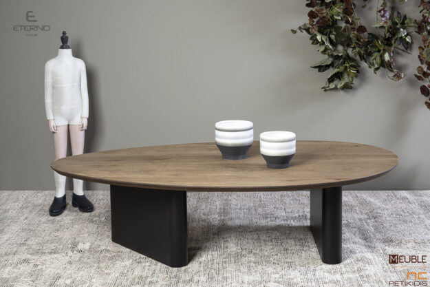 Τραπέζι σαλονιού Shape. Ιδιαίτερος και μοντέρνος ο σχεδιασμός του, κατασκευασμένο με λάκα η βάση και ρουστίκ δρυς το καπάκι.