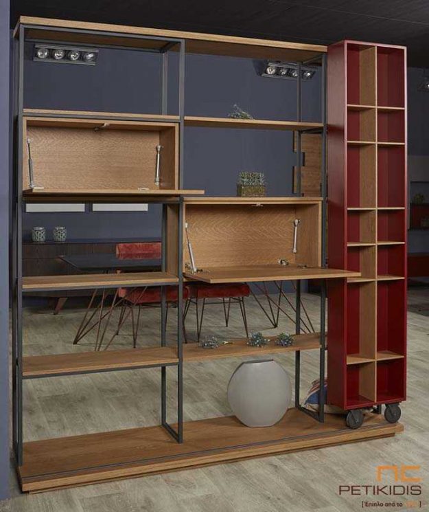 Βιβλιοθήκη και ραφιέρα Marvel σε συνδυασμό ξύλου δρυς και μεταλλικό σκελετό. Μπορεί να λειτουργήσει και σαν ελεύθερο διαχωριστικό χώρου καθώς τα ντουλάπια του ανοίγουν και από τις δύο πλευρές. Διαθέτει τροχήλατη επιπλέον διακοσμητική ραφιέρα από ξύλο δρυς και λάκα. Λεπτομέρεια.