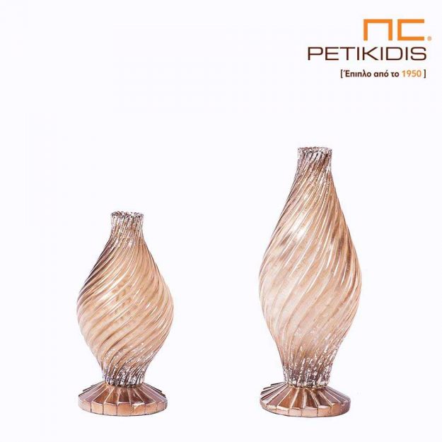 Διακοσμητικά βάζα "Lorry" σε μπεζ ημιδιάφανο μπεζ χρώμα από πολυπροπυλένιο. Το μεγάλο έχει ύψος 40cm και διάμετρο βάσης 14cm. Το μικρό έχει ύψος 30cm και διάμετρο βάσης 14cm.