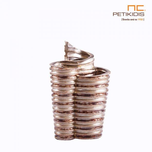 Επιτραπέζιο διακοσμητικό βάζο "Storm" από πολυπροπυλαίνιο σε πατίνα με χρυσές,καφέ και ασημί αποχρώσεις. Οι διαστάσεις του είναι 51cm ύψος, 34cm πλάτος και 25cm φάρδος.