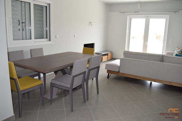 Κλασική Τραπεζαρία Τολμηρές Χρωματικές Επιλογές για τη Τραπεζαρία