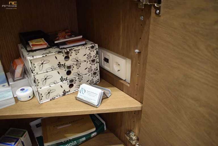 Γραφείο για Ρεσεψιόν Ιατρείου - Ντουλάπι