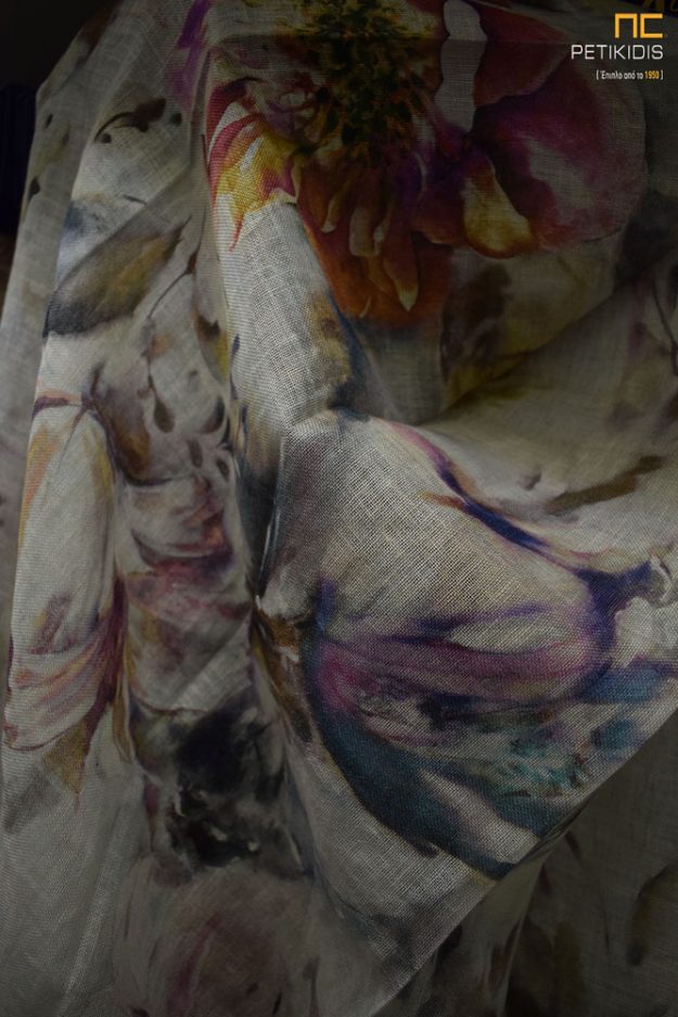 Κουρτίνες Κουρτίνα λεπτή ΝοCAT01/03 σε μπεζ ύφασμα με λουλούδια σε διάφορους χρωματισμούς σε vintage ρομαντικό ύφος .Το φάρδος της είναι 2,80μ και η σύνθεσή του είναι από 100% λινό.