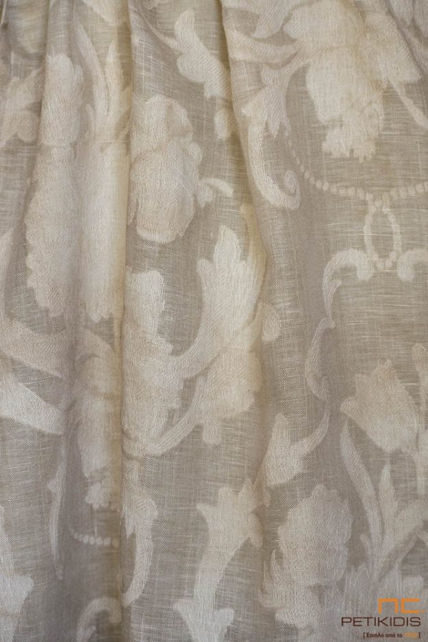 Κουρτίνες Κουρτίνα λεπτή NoC22/04 σε καφέ εκρού χρώμα σε σε σχέδιο λαχούρι. Το φάρδος της είναι 3,20μ και η σύνθεσή της είναι από 100% λινό. Το σχέδιό της είναι σε νεοκλασικό ύφος με vintage διάθεση.