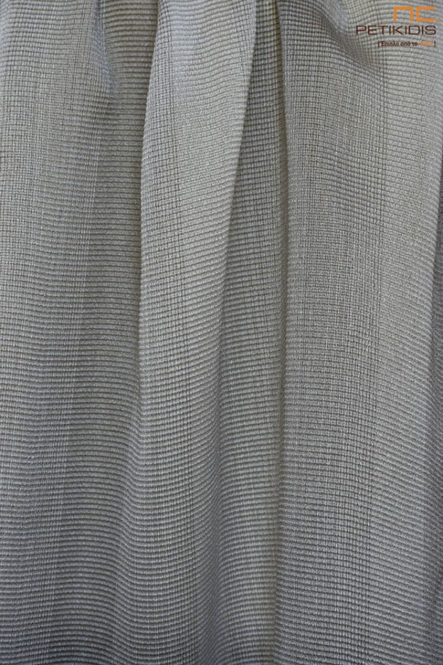 Κουρτίνες Κουρτίνα λεπτή NoCPT01/28 σε γκρι αποχρώσεις. Το σχέδιό της είναι με ρίγες που δημιουργούνται τόσο από το χρώμα όσο και από την πλέξη της. Το φάρδος της είναι 3μ και η σύνθεσή της είναι 100% Polyester.