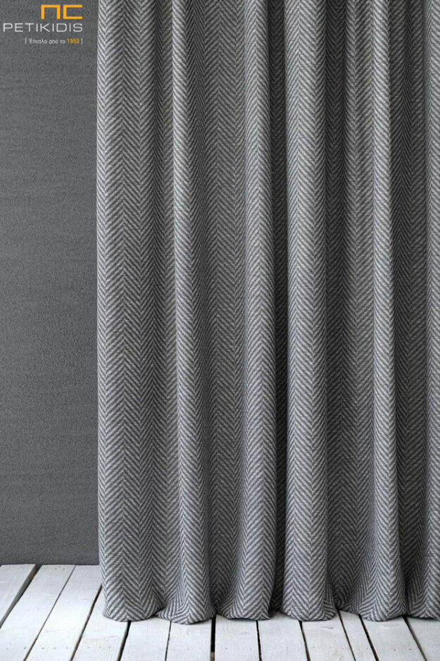 Κουρτίνες Κουρτίνα Νο1956961-01 σε γκρι αποχρώσεις με σχέδιο ψαροκόκκαλου. Η σύνθεσή της είναι 67% πολυεστέρας & 33% βαμβάκι. Το μέγιστο ύψος της είναι 3μ. Ιδανική για όλους τους χώρους του σπιτιού.