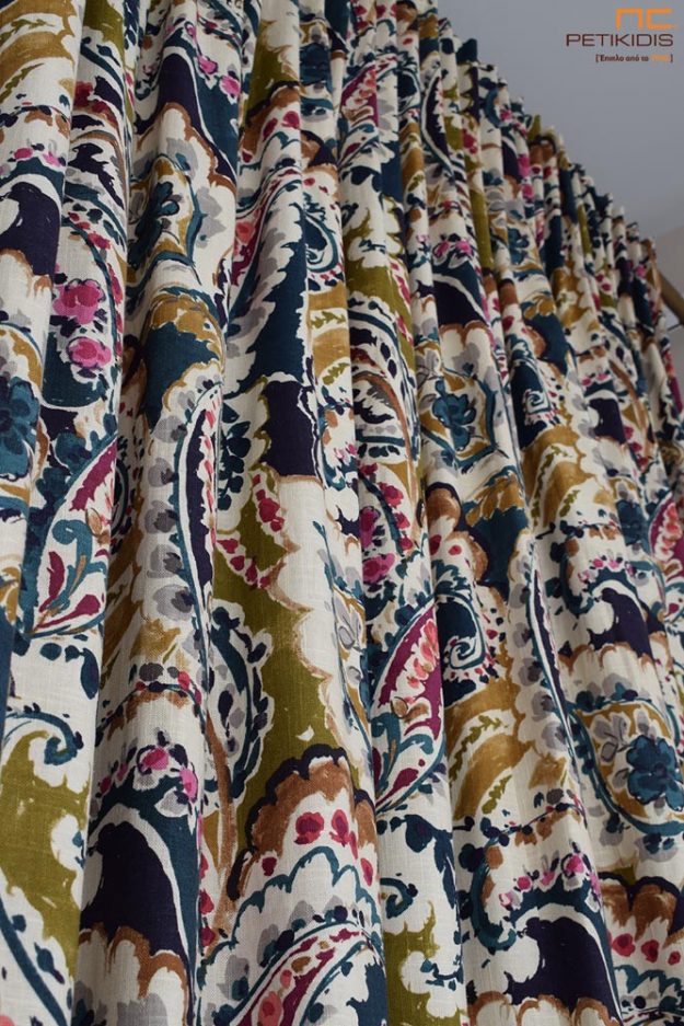 Κουρτίνες Κουρτίνα σε έντονα χρώματα λαδί, μπλε, μοβ, εκρού με σχέδια από λαχούρι.