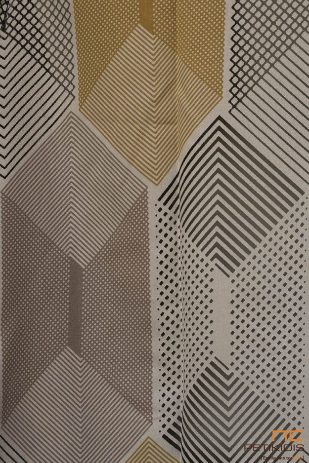 Κουρτίνες Κουρτίνα λεπτή και πλαϊνή διακοσμητική ΝοC73/03 με γεωμετρικά σχέδια και διαφάνειες σε μοντέρνο ύφος. Τα χρώματά της είναι σε εκρού, καφέ και κίτρινο μουσταρδί αποχρώσεις. Το φάρδος της είναι 3μ. και η σύνθεσή της είναι 85% Rayon και 15% Polyester. Λεπτομέρεια σχεδίου και χρωμάτων.