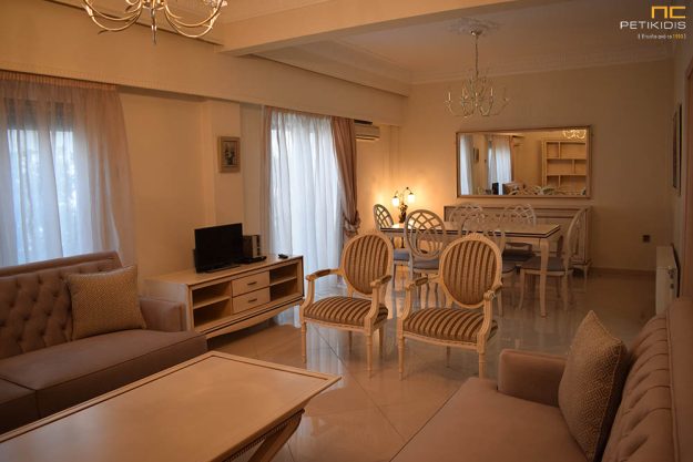 Κλασική Τραπεζαρία Διακόσμηση Σαλονιού με Έπιπλα Πατίνα