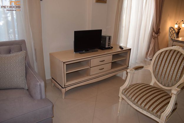 Κλασική Τραπεζαρία Τραπεζάκι Τηλεόρασης Πατίνα