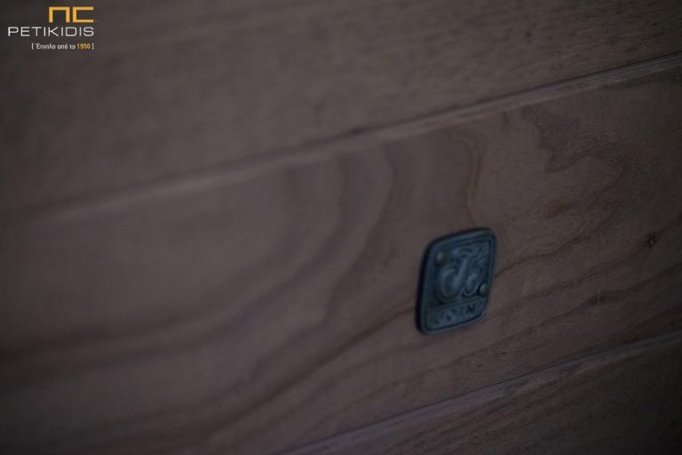 Ρουστίκ Σύνθεση Τηλεόρασης (Λεπτομέρεια)