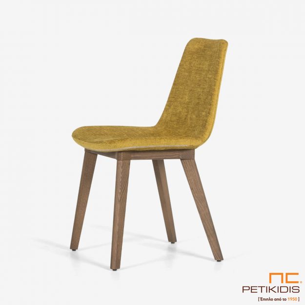 Καρέκλα Pilla A92 με μασίφ ξύλινη βάση και ύφασμα σε κίτρινο χρώμα αδιάβροχο και αλέκιαστο.