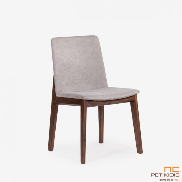 Καρέκλα Talia με ξύλινη βάση και ιδιαίτερη ξύλινη λεπτομέρεια στην πλάτη.Το ύφασμα είναι αδιάβροχο και αλέκιαστο σε γκρι τόνους.