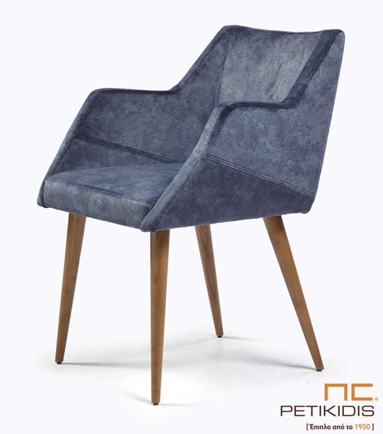 Καρεκλοπολυθρόνα Νο243-35 με μασίφ ξύλινη βάση . Μπορούν άνετα να χρησιμοποιηθούν και ως καρέκλες συνομιλητού σε εργασιακό χώρο. Ιδιαίτερη άνεση και σχεδιασμός. Το ύφασμα είναι σε γκρι μπλε τόνους αλέκιαστο και αδιάβροχο.
