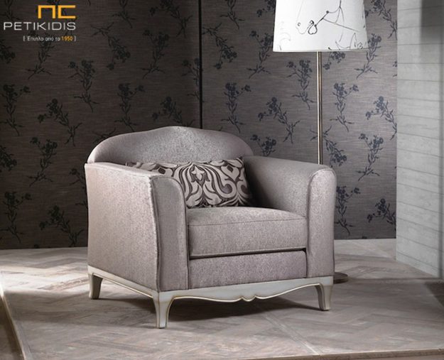 Κλασικό Σαλόνι Πολυθρόνα Deco ιδανική για μικρούς χώρους. Στη βάση διαθέτει ξύλο σε πατίνα.