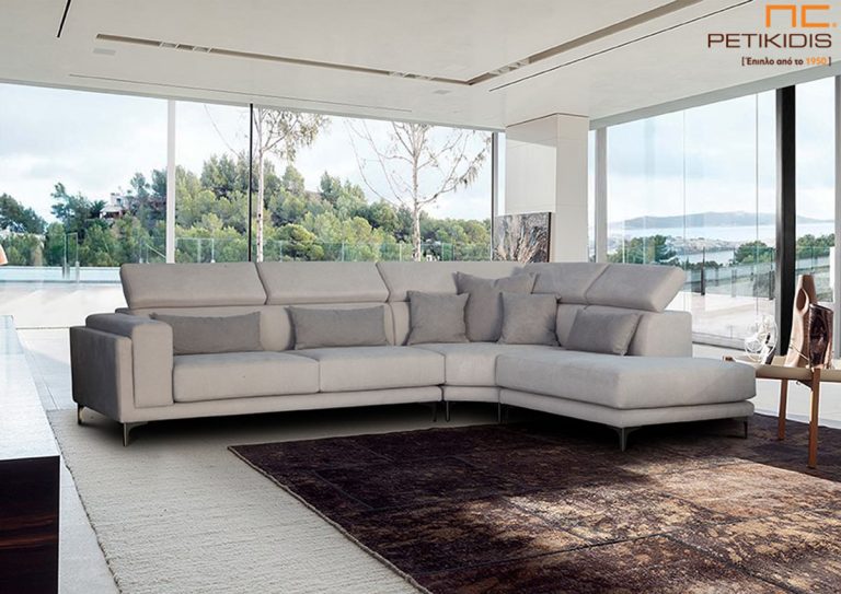 Σαλόνι γωνία Forest με φάλτσο στη γωνία για επιπλέον κάθισμα με άνεση. Διαθέτει μαξιλάρια με ανάκληση στην πλάτη για καλύτερη στήριξη και αναπαυτικό κάθισμα. Το ύφασμα είναι σε γκρι ανοιχτούς τόνους αδιάβροχο και αλέκιαστο.