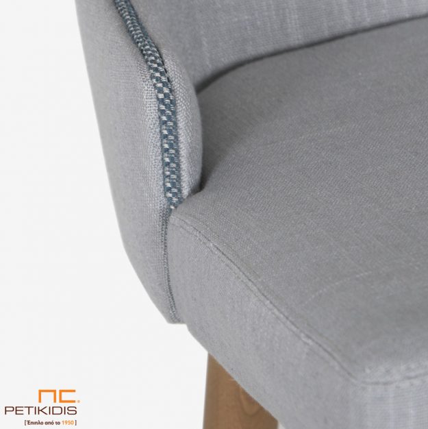 Κλασική Τραπεζαρία Σκαμπό Lilla ST16 με ύφασμα στην πλάτη.Το ύφασμα είναι σε γκρι αποχρώσεις αλέκιαστο και αδιάβροχο. Λεπτομέρεια.