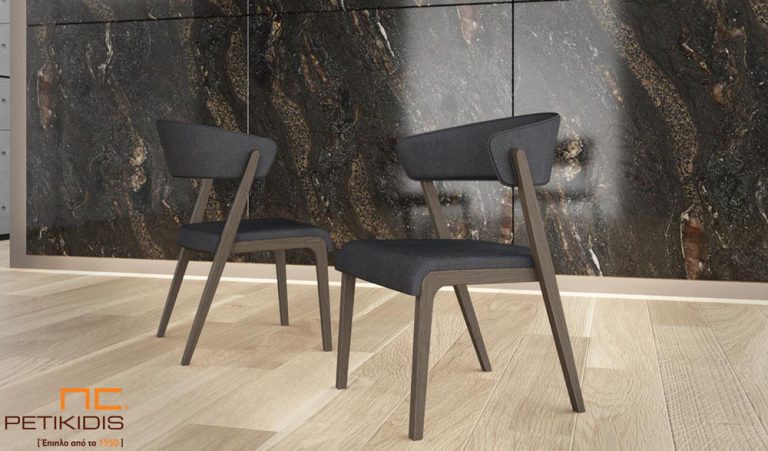 Καρέκλα Chic από ξύλο δρυς. Το σχέδιό της δίνει την αίσθηση της καρεκλοπολυθρόνας και έχει ιδιαίτερη άνεση στο κάθισμα. Διατίθεται σε μεγάλη ποικιλία υφασμάτων.