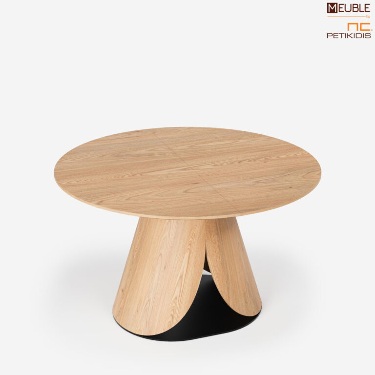 Λεπτομέρεια τραπεζιού KAPPA σε μοντέρνο και εντυπωσιακό σχεδιασμό από τον βιομηχανικό σχεδιαστή Αθανάσιο Μπάμπαλη. Κατασκευασμένο από ξύλο ρουστίκ δρυς και μεταλλική βάση. Η συλλογή KAPPA παράγεται και σε φυσικό χρώμα, αναδεικνύοντας τη φυσική ομορφιά και τους ζεστούς, φιλόξενους τόνους του ξύλου.