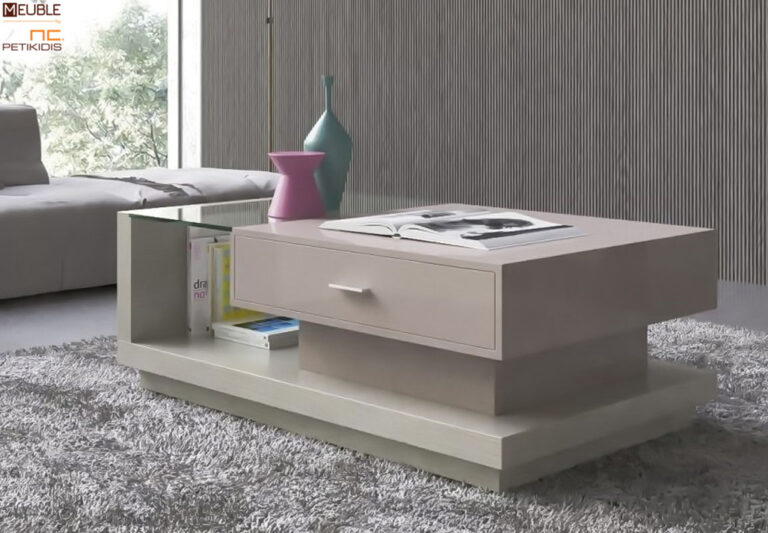 Τραπέζι σαλονιού Loft. Ένα μοντέρνο τραπέζι σαλονιού σε μίνιμαλ γραμμές, σε λάκα και λεπτομέρεια από γυαλί. Διατίθεται σε ποικιλία χρωμάτων.