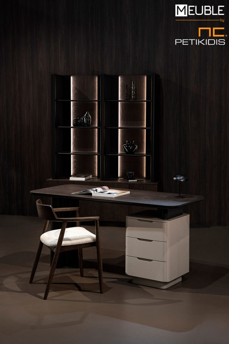 Γραφείο Cloud από ξύλο δρυς με συρτάρια από λάκα by Eterno. Ιδανικό για όλους τους χώρους του σπιτιού αλλά και για ιδιαίτερους επαγγελματικούς χώρους. Διατίθεται σε μεγάλη ποικιλία χρωμάτων και διαστάσεων.