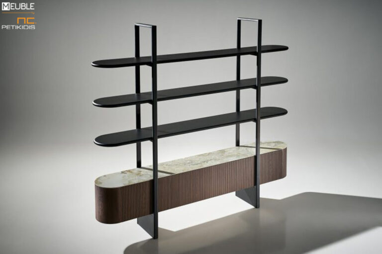 Βιβλιοθήκη της σειράς Noir σε μοντέρνο σχεδιασμό, από ξύλο δρυς, μεταλλική βάση και κεραμικό καπάκι. Υπάρχει ευελιξία στις επιλογές των χρωμάτων και των υλικών, με οδηγό την αρχιτεκτονική του κάθε χώρου.