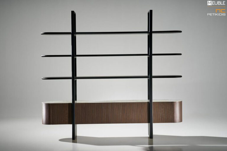 Βιβλιοθήκη της σειράς Noir σε μοντέρνο σχεδιασμό, από ξύλο δρυς, μεταλλική βάση και κεραμικό καπάκι. Υπάρχει ευελιξία στις επιλογές των χρωμάτων και των υλικών, με οδηγό την αρχιτεκτονική του κάθε χώρου. Λεπτομέρεια.