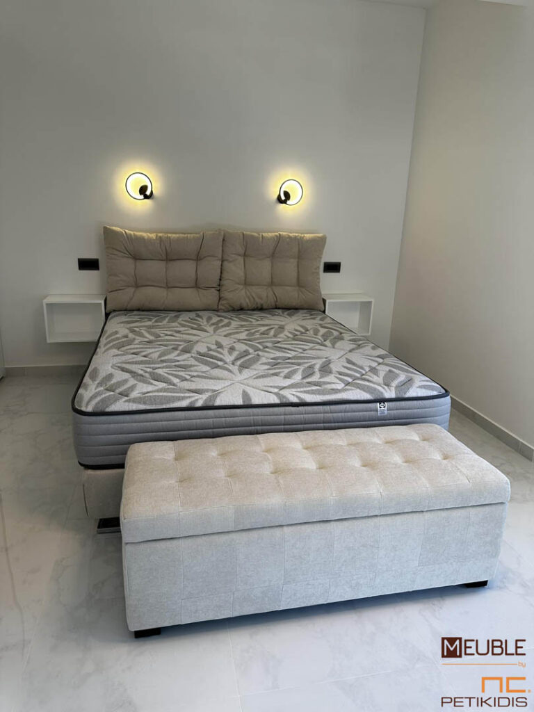 Υφασμάτινο κρεβάτι με κρεμαστά κομοδίνα