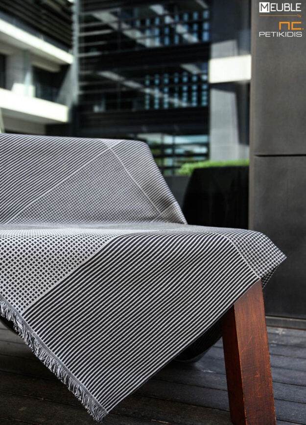 Ριχτάρι Absolout Art.1092441 Χρώμα black gray Μία συλλογή με βάση το βαμβάκι, που προσφέρει μια μεγάλη ποικιλία χρωμάτων ως ασορτί πρόταση στα ριχτάρια και είναι διαθέσιμα σε 3 μεγέθη. a.180x180cm b.180x300cm c.180x240cm Σειρά cotton: 75%cot - 25%pol