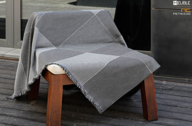 Ριχτάρι Absolout Art.1092441 Χρώμα black gray Μία συλλογή με βάση το βαμβάκι, που προσφέρει μια μεγάλη ποικιλία χρωμάτων ως ασορτί πρόταση στα ριχτάρια και είναι διαθέσιμα σε 3 μεγέθη. a.180x180cm b.180x300cm c.180x240cm Σειρά cotton: 75%cot - 25%pol