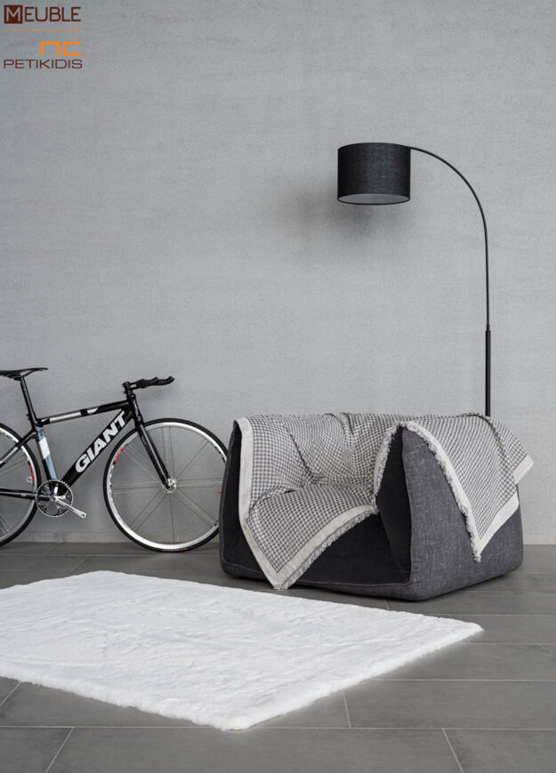 Ριχτάρι Concept Art.2597518 χρώμα grey. Μία συλλογή υπέροχης ποιότητας σε chenille ύφανση, που προσφέρει σταθερή εφαρμογή καθώς και μια μεγάλη ποικιλία χρωμάτων ως ασορτί πρόταση στα ριχτάρια. Διατίθενται σε 3 μεγέθη. a.180x180cm b.180x300cm c.180x240cm Σειρά chenille: 46%acr - 35%cit - 19%pol