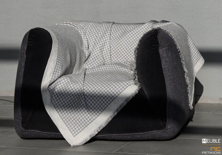 Ριχτάρι Concept Art.2597537 χρώμα ice. Μία συλλογή υπέροχης ποιότητας σε chenille ύφανση, που προσφέρει σταθερή εφαρμογή καθώς και μια μεγάλη ποικιλία χρωμάτων ως ασορτί πρόταση στα ριχτάρια. Διατίθενται σε 3 μεγέθη. a.180x180cm b.180x300cm c.180x240cm Σειρά chenille: 46%acr - 35%cit - 19%pol