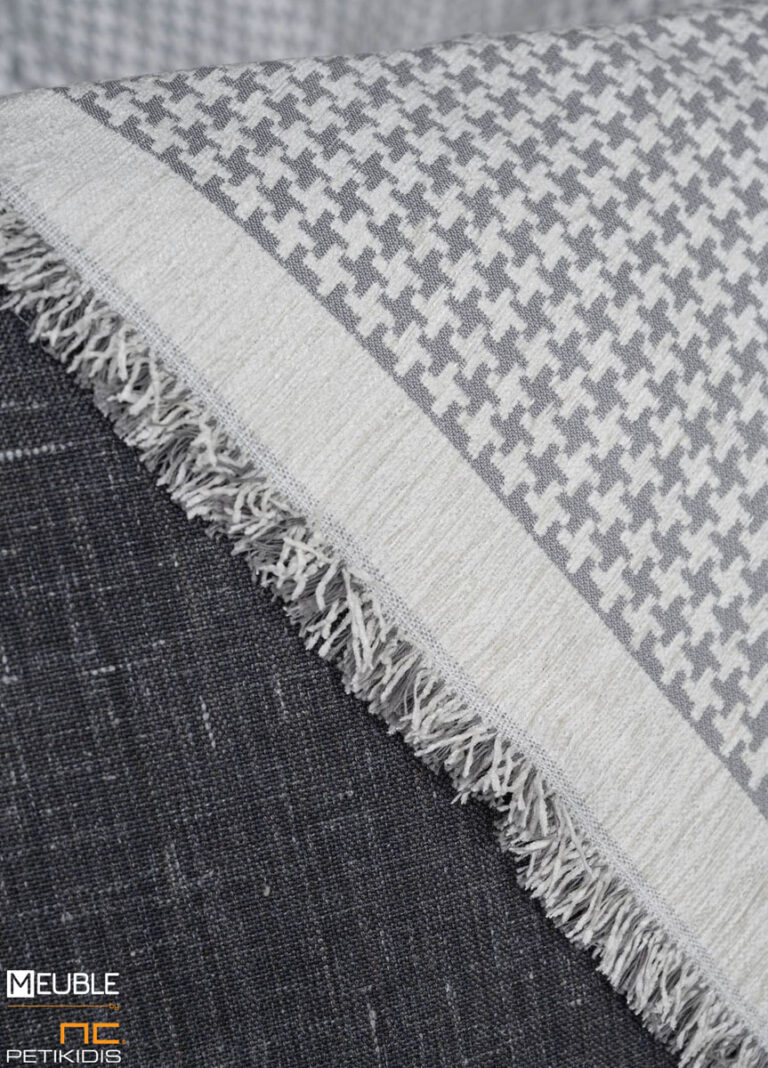 Ριχτάρι Concept Art.2597537 χρώμα ice. Μία συλλογή υπέροχης ποιότητας σε chenille ύφανση, που προσφέρει σταθερή εφαρμογή καθώς και μια μεγάλη ποικιλία χρωμάτων ως ασορτί πρόταση στα ριχτάρια. Διατίθενται σε 3 μεγέθη. a.180x180cm b.180x300cm c.180x240cm Σειρά chenille: 46%acr - 35%cit - 19%pol Λεπτομέρεια.