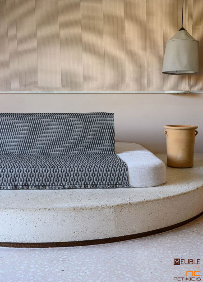 Ριχτάρι Εthnic Art.2792467 χρώμα black-white. Μία συλλογή με βάση το βαμβάκι, που προσφέρει μια μεγάλη ποικιλία χρωμάτων ως ασορτί πρόταση στα ριχτάρια και είναι διαθέσιμα σε 3 μεγέθη. a.180x180cm b.180x300cm c.180x240cm Σειρά cotton: 80%cot - 20%pol