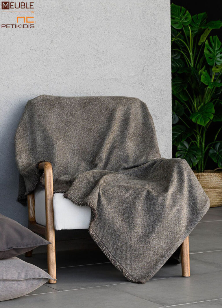 Ριχτάρι Εverlasting 2297533 Χρώμα brown Μία συλλογή υπέροχης ποιότητας σε chenille ύφανση, που προσφέρει σταθερή εφαρμογή καθώς και μια μεγάλη ποικιλία χρωμάτων ως ασορτί πρόταση στα ριχτάρια. Διατίθενται σε 3 μεγέθη. a.180x180cm b.180x300cm c.180x240cm Σειρά chenille: 46%acr - 35%cit - 19%pol