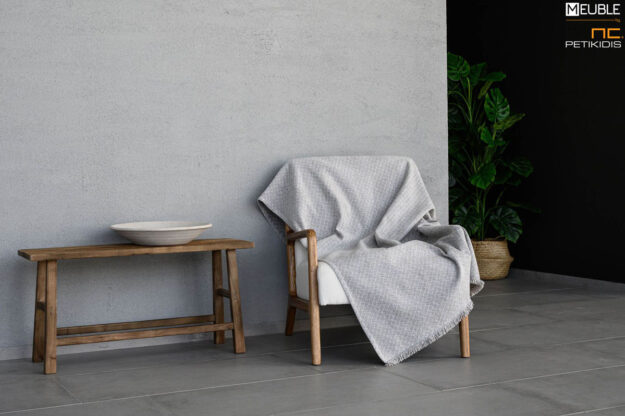 Ριχτάρι Εverlasting 2297537 Χρώμα ice Μία συλλογή υπέροχης ποιότητας σε chenille ύφανση, που προσφέρει σταθερή εφαρμογή καθώς και μια μεγάλη ποικιλία χρωμάτων ως ασορτί πρόταση στα ριχτάρια. Διατίθενται σε 3 μεγέθη. a.180x180cm b.180x300cm c.180x240cm Σειρά chenille: 46%acr - 35%cit - 19%pol