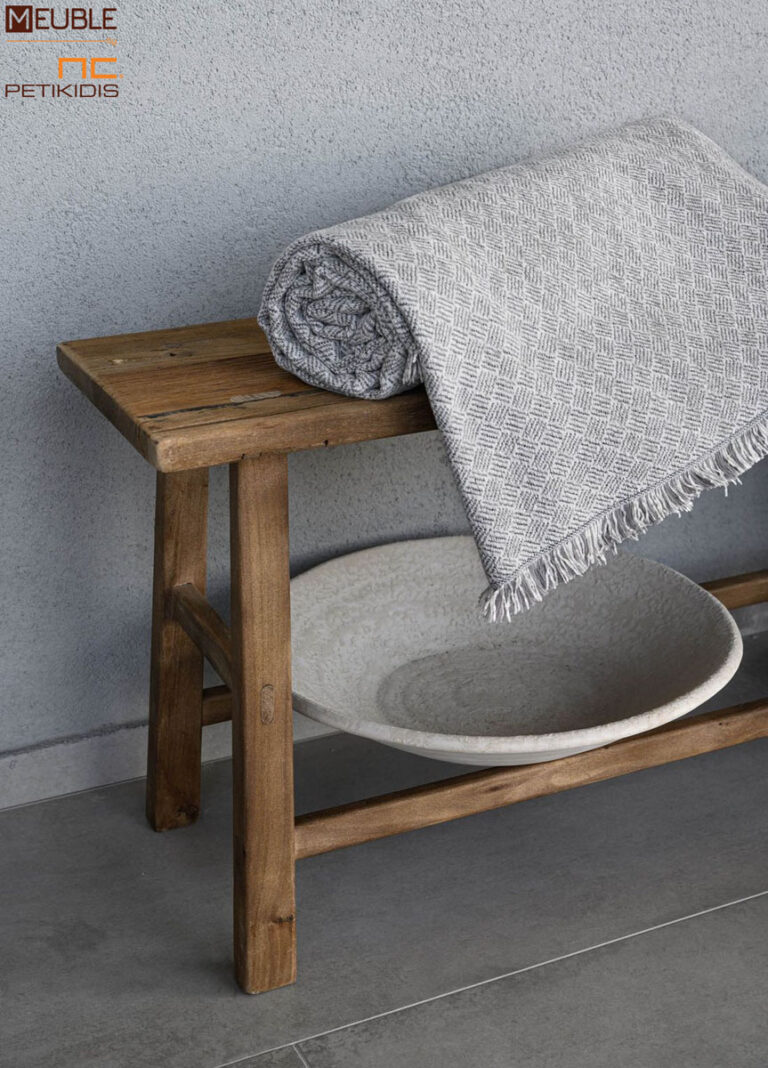 Ριχτάρι Εverlasting 2297537 Χρώμα ice Μία συλλογή υπέροχης ποιότητας σε chenille ύφανση, που προσφέρει σταθερή εφαρμογή καθώς και μια μεγάλη ποικιλία χρωμάτων ως ασορτί πρόταση στα ριχτάρια. Διατίθενται σε 3 μεγέθη. a.180x180cm b.180x300cm c.180x240cm Σειρά chenille: 46%acr - 35%cit - 19%pol Λεπτομέρεια