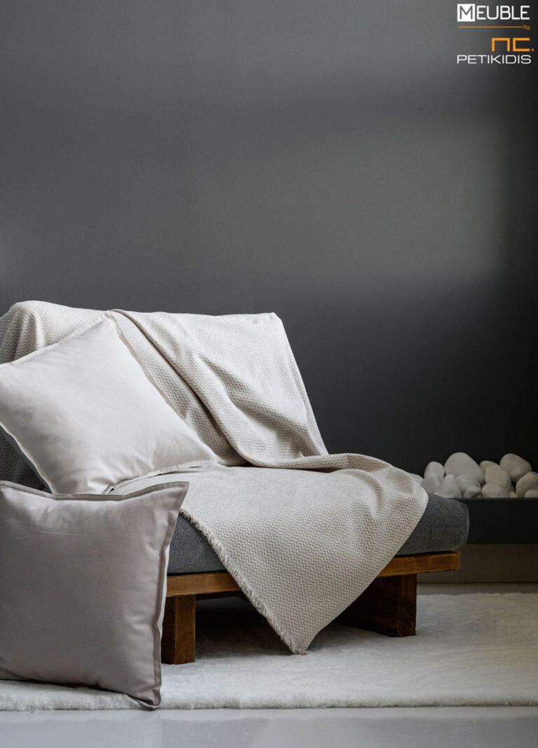 Ριχτάρι Free 2497511 Χρώμα natur Μία συλλογή υπέροχης ποιότητας σε chenille ύφανση, που προσφέρει σταθερή εφαρμογή καθώς και μια μεγάλη ποικιλία χρωμάτων ως ασορτί πρόταση στα ριχτάρια. Διατίθενται σε 3 μεγέθη. a.180x180cm b.180x300cm c.180x240cm Σειρά chenille: 46%acr - 35%cit - 19%pol