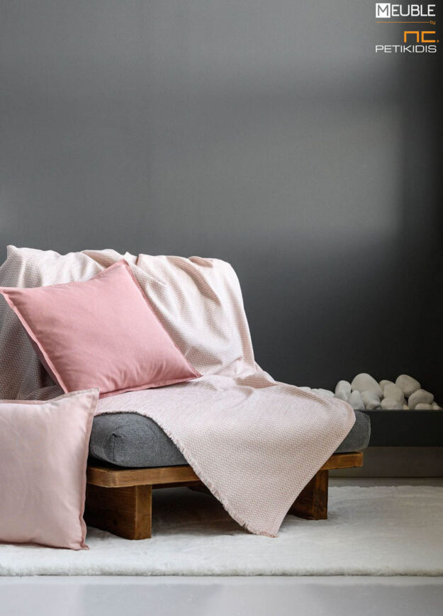 Ριχτάρι Free 2497522 Χρώμα powder Μία συλλογή υπέροχης ποιότητας σε chenille ύφανση, που προσφέρει σταθερή εφαρμογή καθώς και μια μεγάλη ποικιλία χρωμάτων ως ασορτί πρόταση στα ριχτάρια. Διατίθενται σε 3 μεγέθη. a.180x180cm b.180x300cm c.180x240cm Σειρά chenille: 46%acr - 35%cit - 19%pol