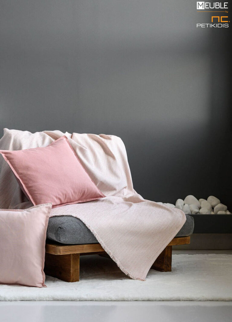 Ριχτάρι Free 2497522 Χρώμα powder Μία συλλογή υπέροχης ποιότητας σε chenille ύφανση, που προσφέρει σταθερή εφαρμογή καθώς και μια μεγάλη ποικιλία χρωμάτων ως ασορτί πρόταση στα ριχτάρια. Διατίθενται σε 3 μεγέθη. a.180x180cm b.180x300cm c.180x240cm Σειρά chenille: 46%acr - 35%cit - 19%pol