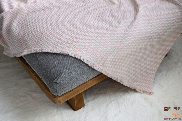 Ριχτάρι Free 2497522 Χρώμα powder Μία συλλογή υπέροχης ποιότητας σε chenille ύφανση, που προσφέρει σταθερή εφαρμογή καθώς και μια μεγάλη ποικιλία χρωμάτων ως ασορτί πρόταση στα ριχτάρια. Διατίθενται σε 3 μεγέθη. a.180x180cm b.180x300cm c.180x240cm Σειρά chenille: 46%acr - 35%cit - 19%pol